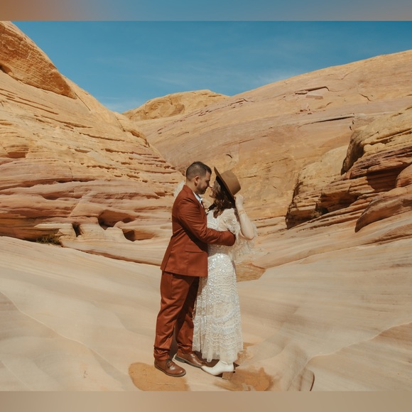 l i m a b e a n b o u t i q u e🐷 - Picture 4 of 5